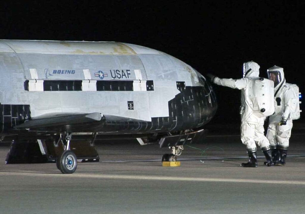 X-37B_boeing_landing - SpaceNews