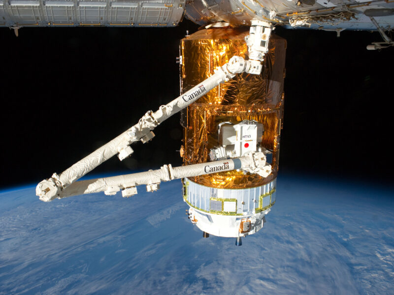 Canadarm 2 and HTV