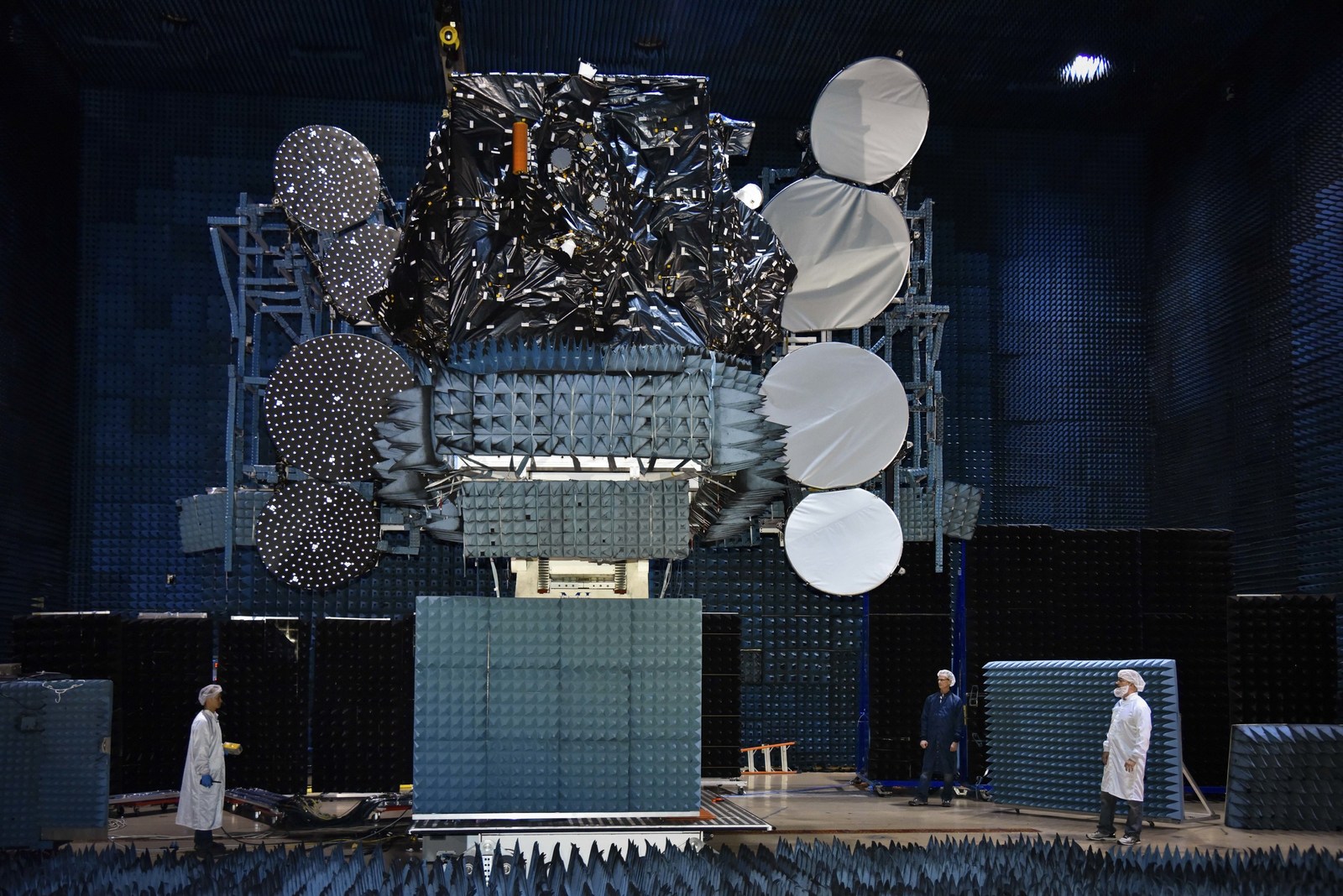 Maxar considering quitting GEO satellite manufacturing business