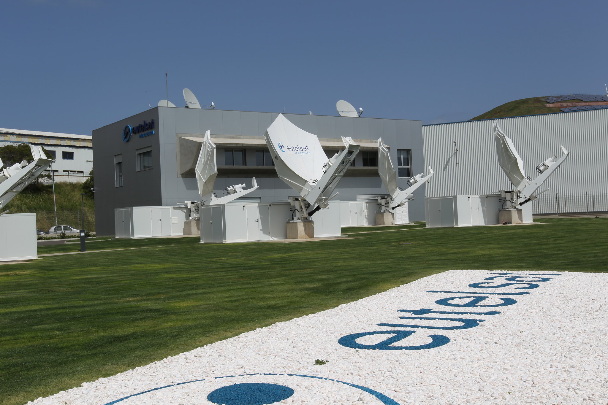 Eutelsat a fait marche arrière avec la vente de son activité haut débit de détail en Europe