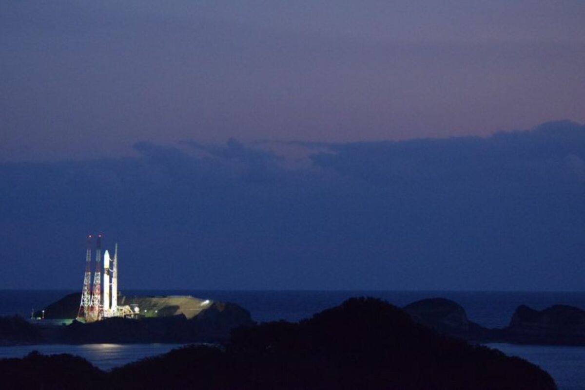 H-IIA No. 43 at Tanegashima space port hours ahead of launch of the JDRS-1 satellite.