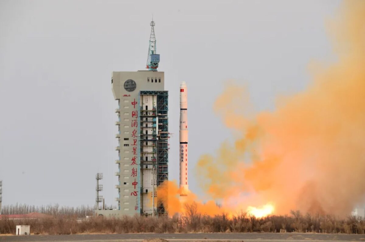 Liftoff of a Long March 4C from Jiuquan, carrying the Yaogan-31 (03) reconnaissance satellites.