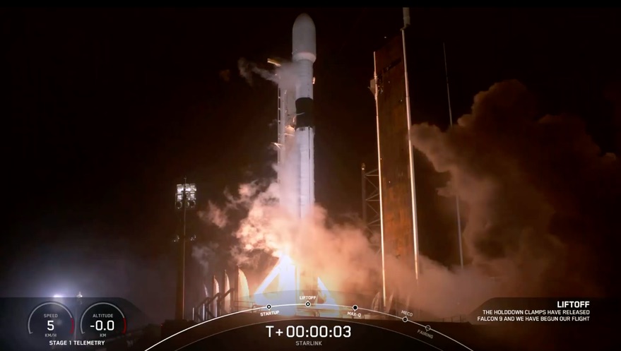 Falcon 9 launches Starlink satellite, landbooster