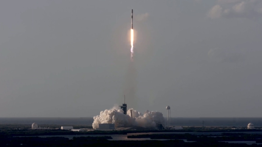 SpaceX lancia i satelliti Starlink e il carico passeggeri