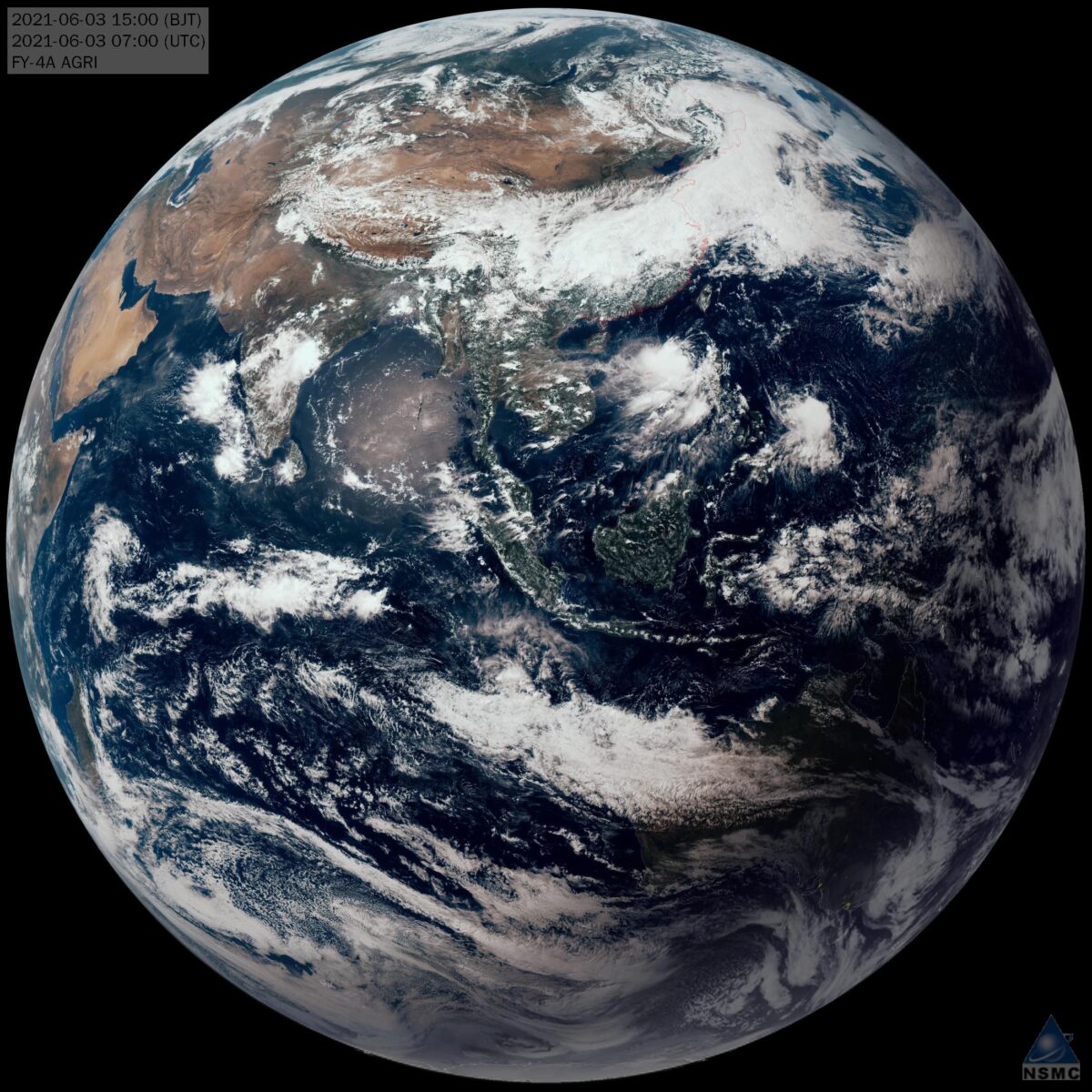 A full disk view from the Fengyun-4A satellite.