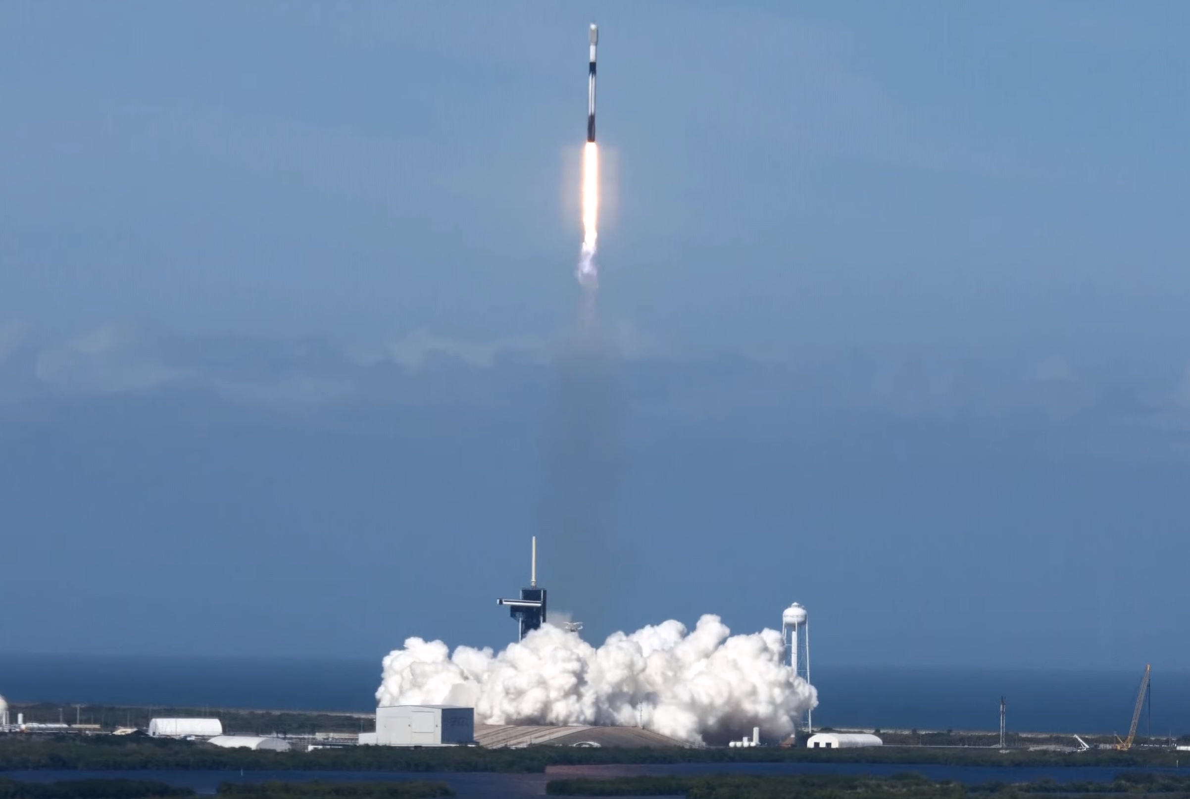 SpaceX launches latest Starlink batch ahead of premium service plan thumbnail