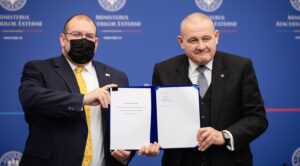 Romania signs the Artemis Accords