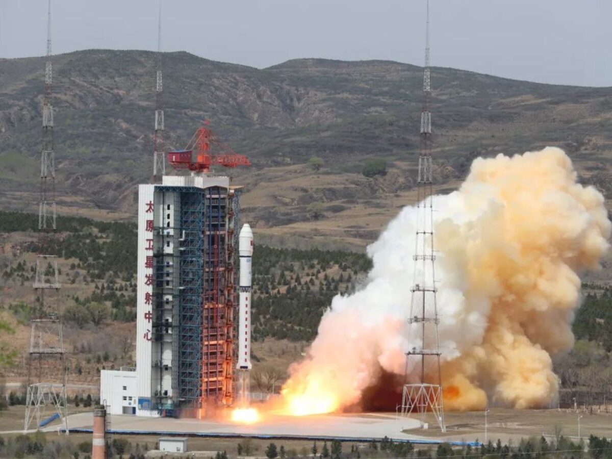 A Long March 2D hypergolic rokcet lifts off from Taiyuan at 0238 UTC May 5 carrying eight Jilin-1 satellites.