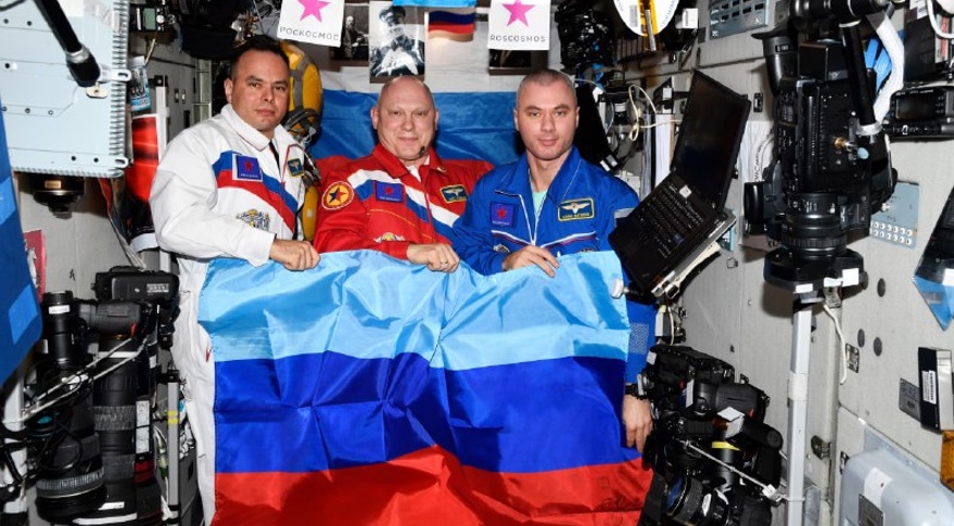 NASA criticizes Russia for using space station to promote invasion of Ukraine thumbnail
