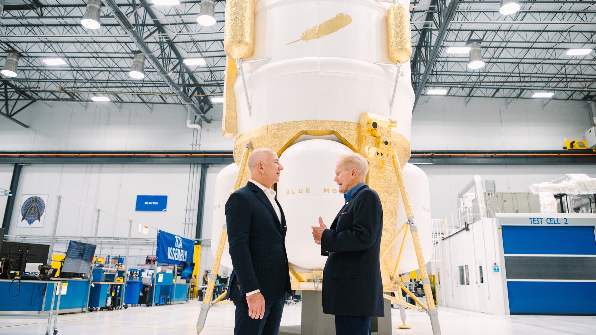 تكشف شركة Blue Origin عن تصنيع نموذج Blue Moon Lunar Lander الأولي