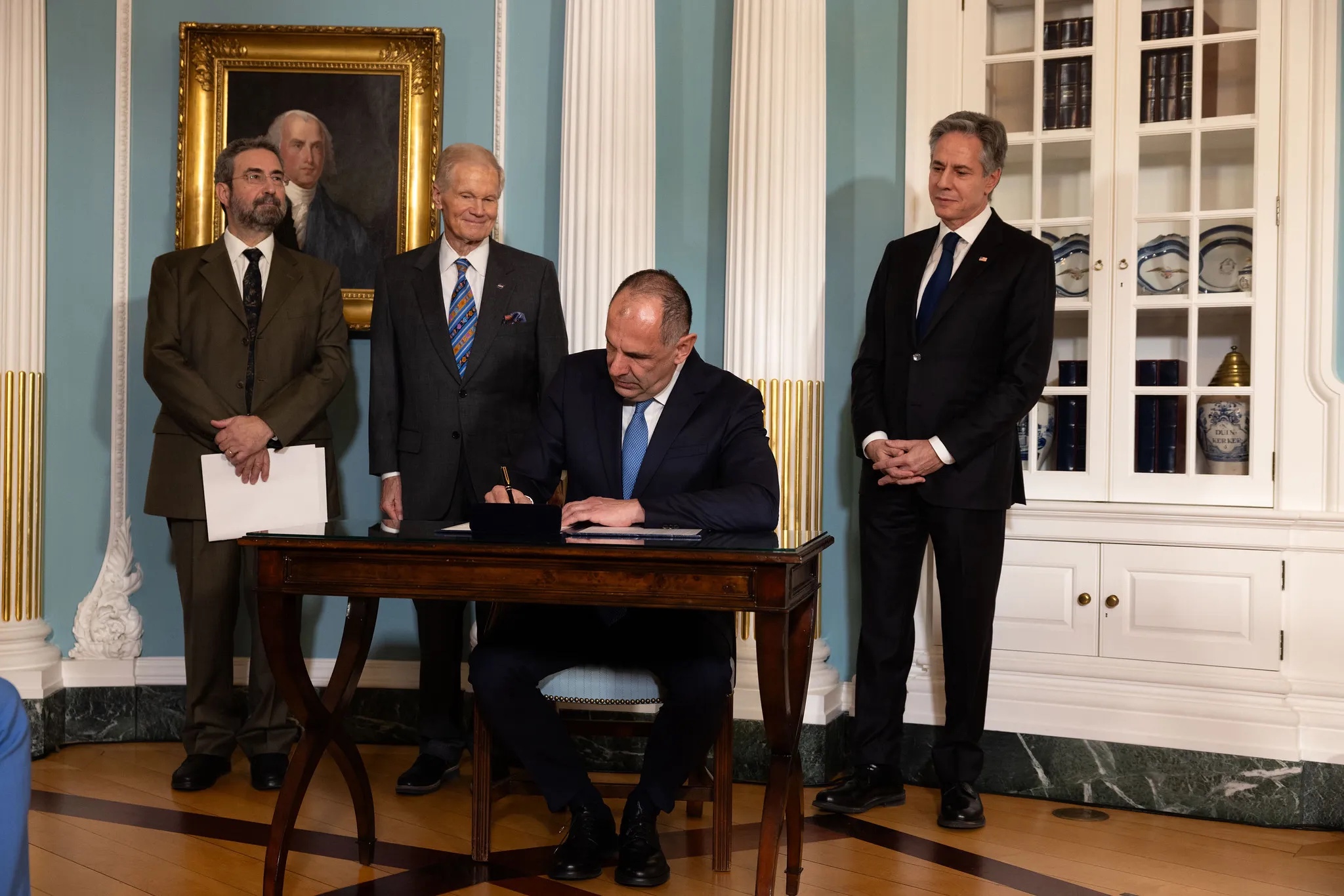 MOUNTAIN VIEW, Calif. — Greece became the latest country to sign the Artemis Accords outlining best practices for sustainable space exploration Feb.